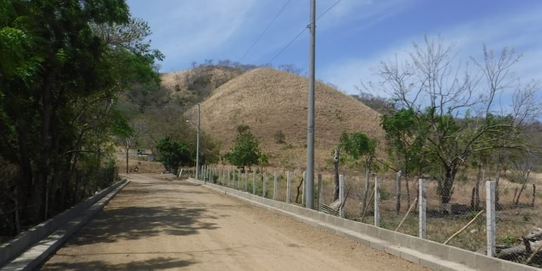 carretera de la entrada principal a Prados Hills