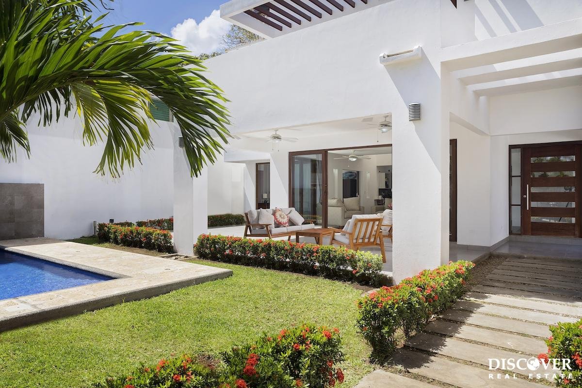 Invest_Nicaragua_Real_Estate_Beach_House_SJDS_Entry_Way_Patio_Pool_View_CC_HIGH_RES