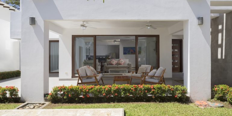 Invest_Nicaragua_Real_Estate_Beach_House_SJDS_Front_Patio_CC_HIGH_RES