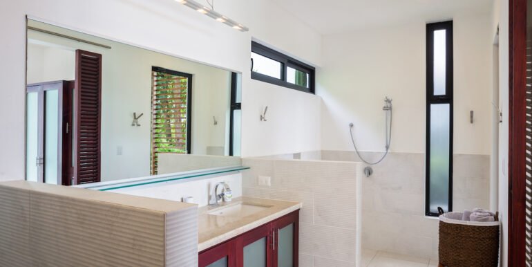 Luxury Home Villa_Artista_Guest_Bath_2_CC_REV