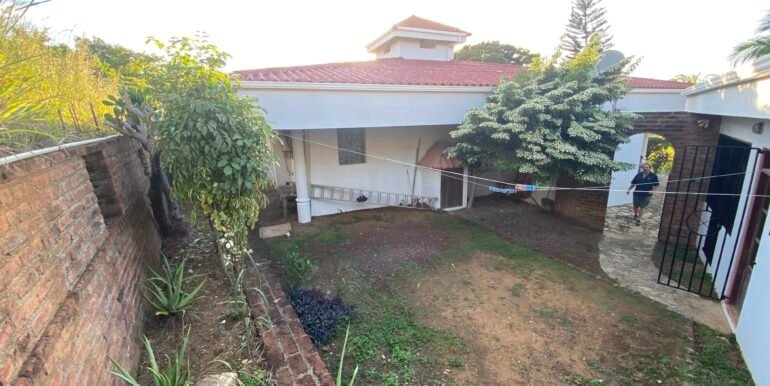 Casa Morada between house and guest villa
