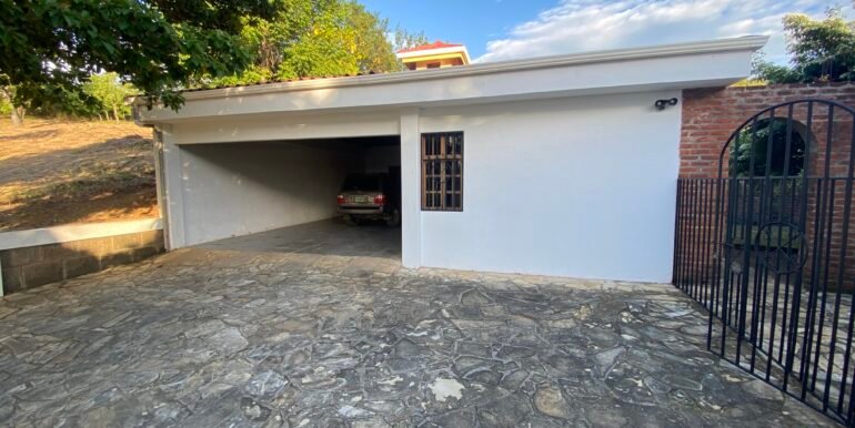 Casa Morada garage