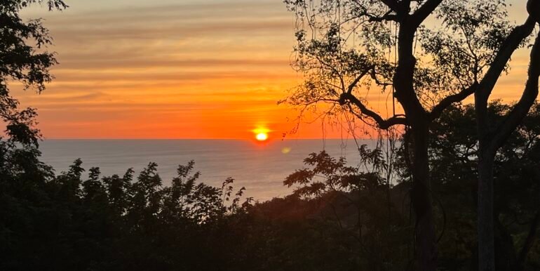 Cinco Bahia sunset zoom