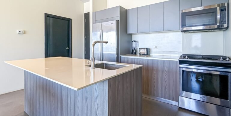 Upscale-Ocean-View-Condo-03