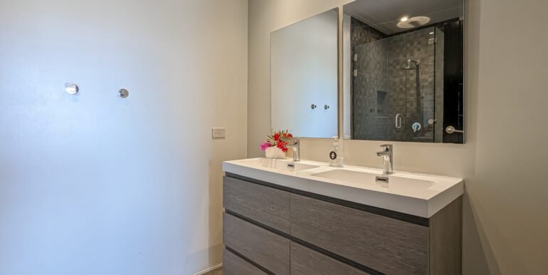 Upscale-Ocean-View-Condo-16