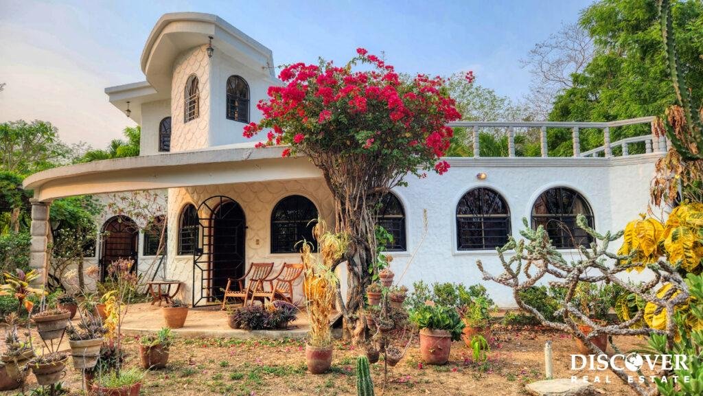 Sanctuary in Camino del Sol: A Nature Lover's Dream