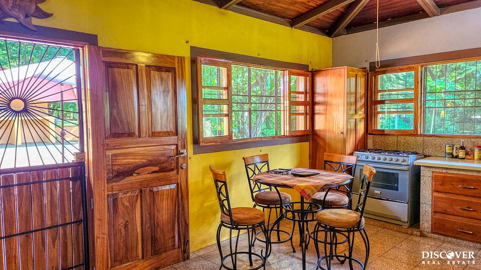 Explore the Eastern Hillsides of San Juan del Sur for lush greenery, diverse wildlife, and breathtaking views. Perfect for nature lovers and adventure seekers.