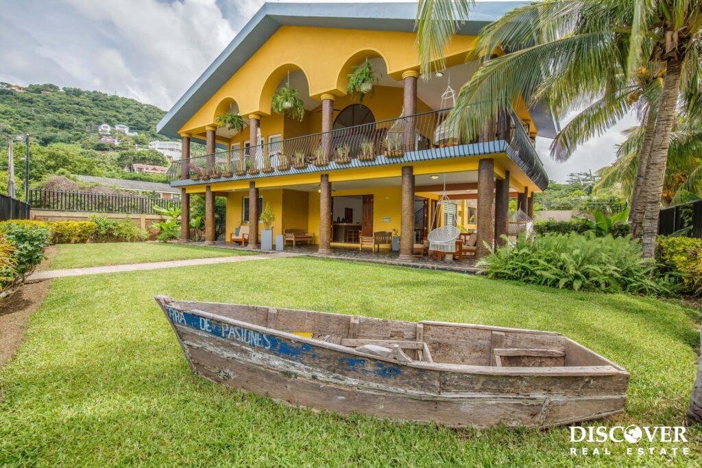 9-Bedroom Luxury Villa in La Talanguera