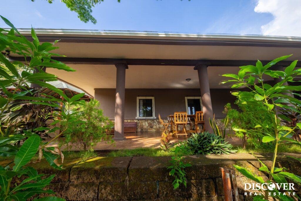 Beautiful Property in The Desirable Camino del Sol Community