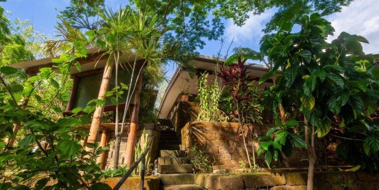 Casa-Angel-outside-Horizonte-Nica-scaled