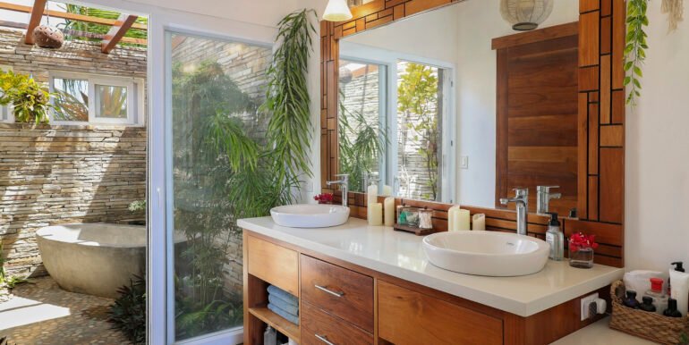 Casa_La_Paz_Master_Bathroom_Angle_1_CC