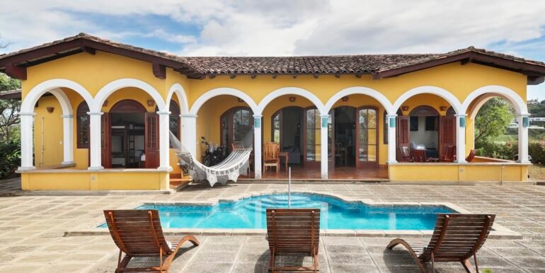 Casa_El_Arbol_de_Limon_Exterior_Back_of_Home_CC