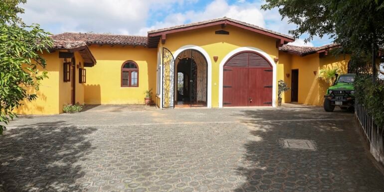 Casa_El_Arbol_de_Limon_Exterior_Front_Angle_1_CC