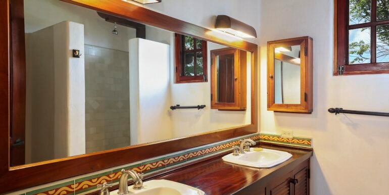 Casa_El_Arbol_de_Limon_Guest_Bathroom_CC