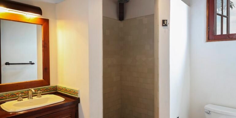 Casa_El_Arbol_de_Limon_Master_Bathroom_CC