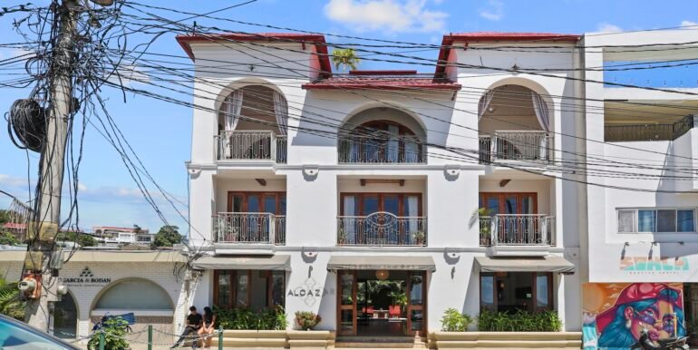 Hotel_ALCAZAR_Exterior_Front_CC