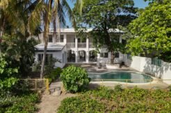 Spacious Sunlit Beachfront Home in San Juan Del Sur