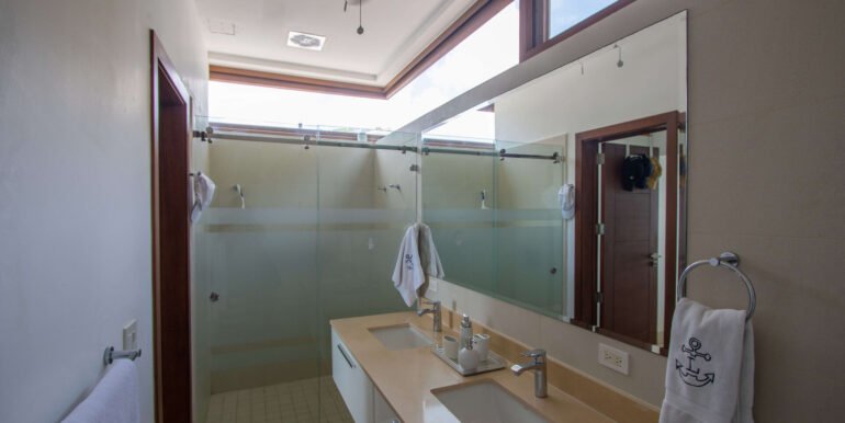 4B718FA9-5E8A-43CC-AC43-52A254084655_24