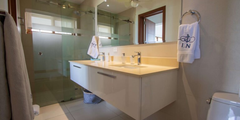 4B718FA9-5E8A-43CC-AC43-52A254084655_25