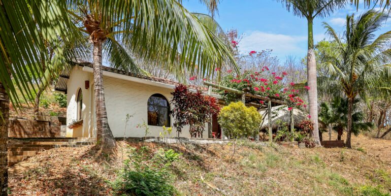 Casa_Guyuacan_Round_II_Casita_Exterior_Front_CC