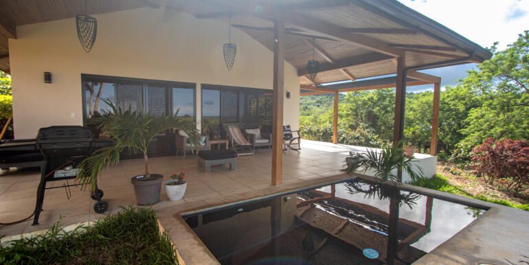 Bungalow -The Agency Nic 18