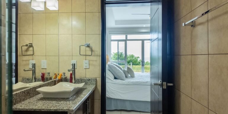 EC9991A4-666A-461B-BC99-468EC4A01104_18