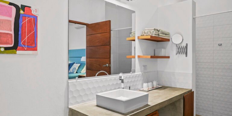 Luxury Oasis in Town_Guest_Bathroom_1_CC