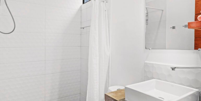 Luxury Oasis in Town_Guest_Bathroom_Loft_CC