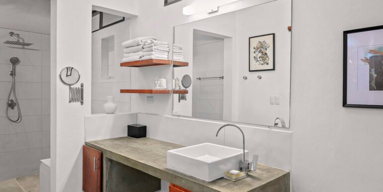 Luxury Oasis in Town_Master_Bathroom_CC