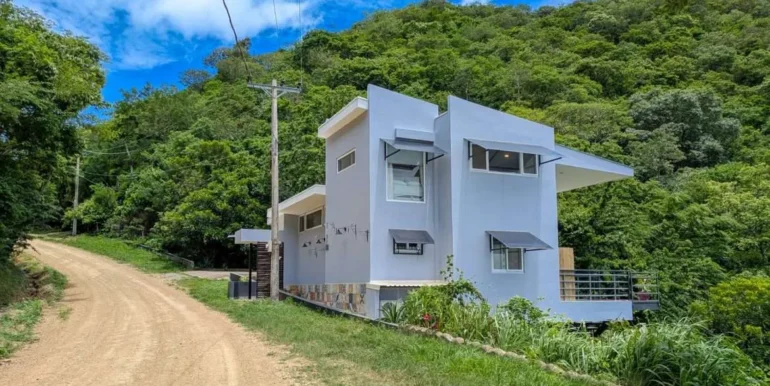 Stylish-Home-San-Juan-del-Sur-with-Pool-and-Ocean-View-01-1170x648