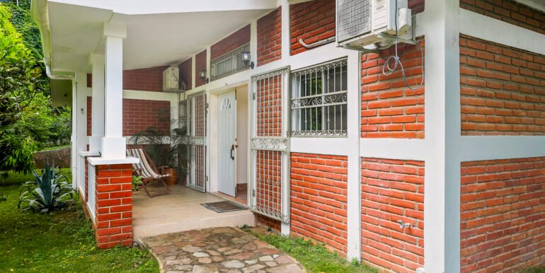 Casa_Bosques_Exterior_Front_Entryway_Patio_CC