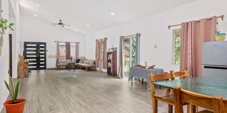 Casa_Sarah_Dining_Kitchen_Living_Area_Wide_Angle_CC