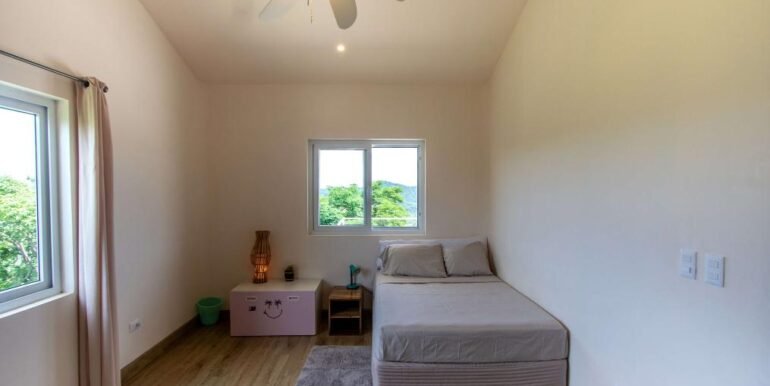 CEE65DFE-2A07-4DA4-B90D-FECD5EC2B5C2_18