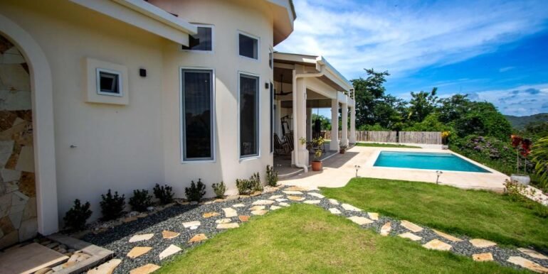 CEE65DFE-2A07-4DA4-B90D-FECD5EC2B5C2_2