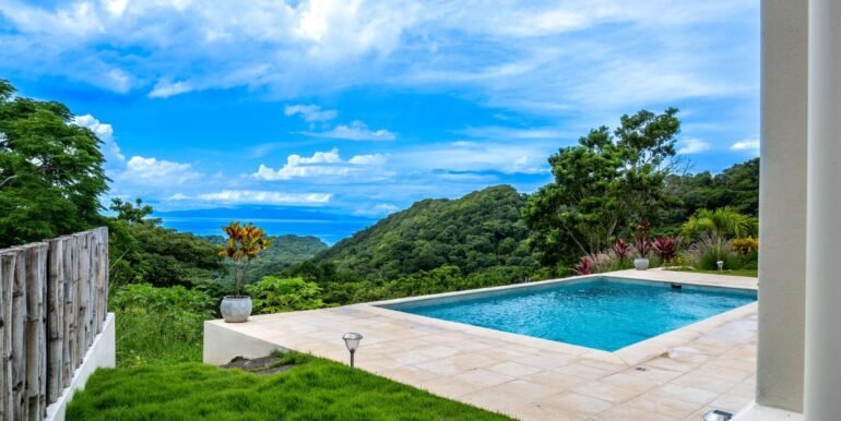 CEE65DFE-2A07-4DA4-B90D-FECD5EC2B5C2_26