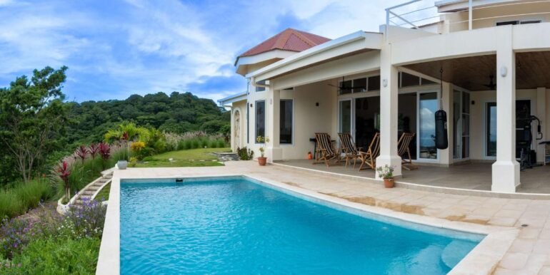 CEE65DFE-2A07-4DA4-B90D-FECD5EC2B5C2_27