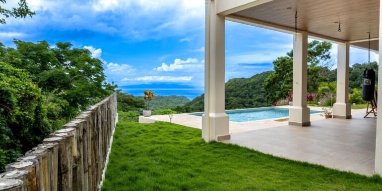 CEE65DFE-2A07-4DA4-B90D-FECD5EC2B5C2_28