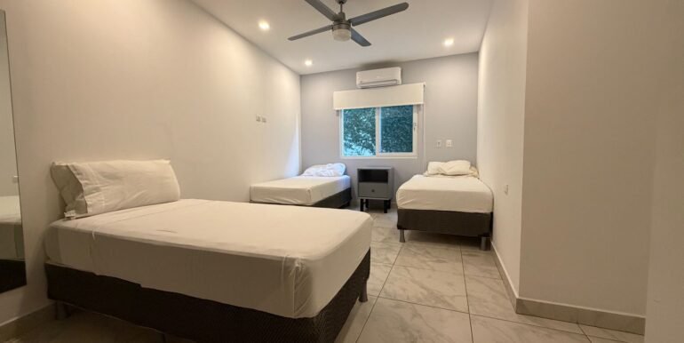 16 Triplex 1 BD2 three beds window