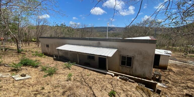 14 Surf Ranch home SW side y bodega look E