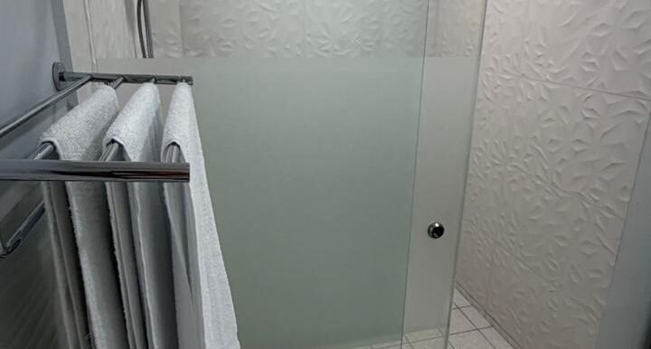 17 Triplex 2 full bath towels