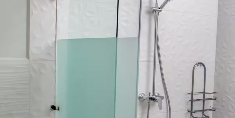 18 Triplex 2 shower