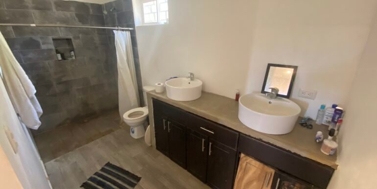 3 Surf Ranch MBath