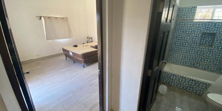 8 Surf Ranch 2nd Bano BD2